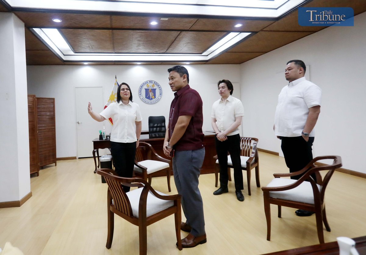 (July 18 2024)………On Thursday, July 18, 2024, outgoing Secretary of Education (DepEd Vice President Sara Duterte) showed the office of the DepEd Sec. In Pasig City, to the incoming Secretary, Senator Juan Edgardo "Sonny" Angara.………Photo/Analy Labor